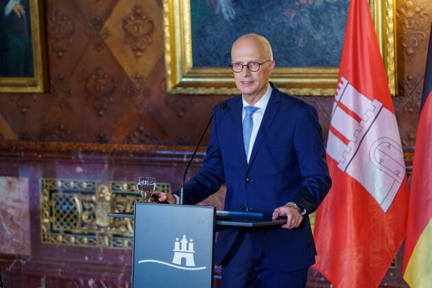 Hamburger Senat informiert über bevorstehende Öffnungsschritte während der Corona-Pandemie Erster Bürgermeister Dr. Peter Tschentscher -;Hamburger Senat informiert über bevorstehende Öffnungsschritte während der Corona-Pandemie Erster Bürgermeister Dr. Peter Tschentscher -, Hamburg Hamburg Deutschland Rathaus