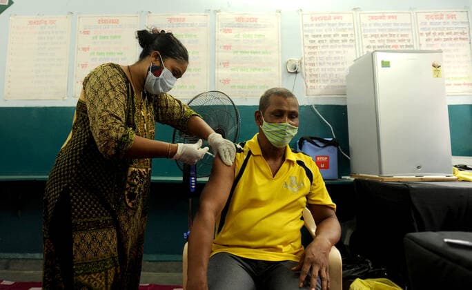 MUMBAI, INDIA - MAY 28: Limited number of beneficiaries in the above-45 age group get inoculated against Covid-19 due to online appointments at BMC School Vaccination Centre, in Hanuman Nagar, Kandivali East, on May 28, 2021 in Mumbai, India. (Photo by Vijay Bate Hindustan Times ) COVID-19 Vaccination Drive