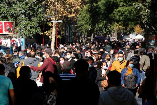 Santiago, 28 May 2021 Thousands of people travel through downtown Santiago with covid mobility pass 19 Marcelo Hernandez Atonchile, Santiago Chile Aton 513555  Copyright: MARCELOxHERNANDEZ ATONCHILE