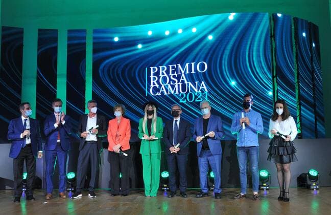 Entertainment Bilder des Tages foto ipp marmorino - milano 28 05 2021 - Premio Rosa Camuna- Nella foto Iginio Massari, Annarosa Racca , Attilio Fontana , Ferri regione lombardia- premio rosa