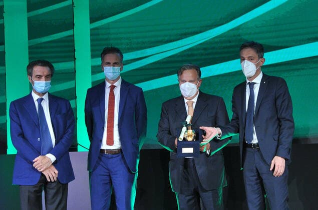 foto ipp marmorino - milano 28 05 2021 - Premio Rosa Camuna- Nella foto Attilio fontana, Ferri Sala e il padre di luca attanasio regione lombardia- premio rosa