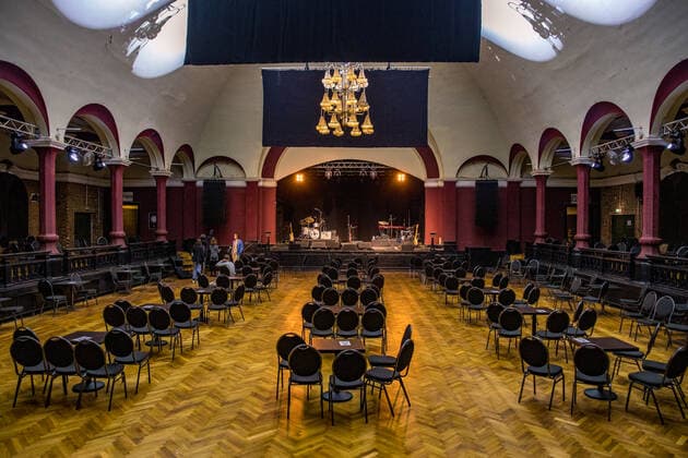 Unter großem Medieninteresse fand am 28.5.2021 das erste Indoor Konzert Deutschlands im Jahr 2021 statt - nach sieben Monaten Pause. Auf Grund der niedrigen Inzidenz Entschied sich der Felsenkeller Leipzig den italienischen Sänger und Songwriter Fil Bo Riva (Filippo Bonamici) zu einem Konzert einzuladen. Das Konzert wurde eine Woche vorher angekündigt und die 330 Karten wurden über Pfingsten ausverkauft. Die Zuschauer mussten einen negativen Corona Test vorweisen und wurden an Tischen platziert. Die Show ist gleichzeitig Test für weitere Projekte.