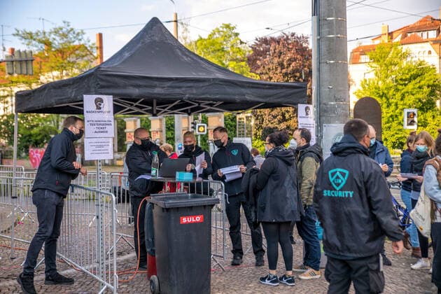 Unter großem Medieninteresse fand am 28.5.2021 das erste Indoor Konzert Deutschlands im Jahr 2021 statt - nach sieben Monaten Pause. Auf Grund der niedrigen Inzidenz Entschied sich der Felsenkeller Leipzig den italienischen Sänger und Songwriter Fil Bo Riva (Filippo Bonamici) zu einem Konzert einzuladen. Das Konzert wurde eine Woche vorher angekündigt und die 330 Karten wurden über Pfingsten ausverkauft. Die Zuschauer mussten einen negativen Corona Test vorweisen und wurden an Tischen platziert. Die Show ist gleichzeitig Test für weitere Projekte.