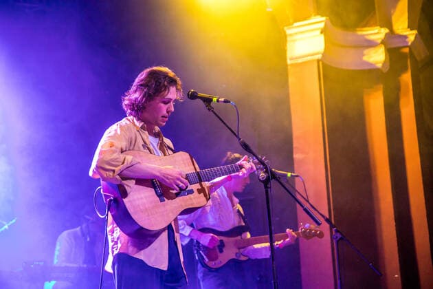 Unter großem Medieninteresse fand am 28.5.2021 das erste Indoor Konzert Deutschlands im Jahr 2021 statt - nach sieben Monaten Pause. Auf Grund der niedrigen Inzidenz Entschied sich der Felsenkeller Leipzig den italienischen Sänger und Songwriter Fil Bo Riva (Filippo Bonamici) zu einem Konzert einzuladen. Das Konzert wurde eine Woche vorher angekündigt und die 330 Karten wurden über Pfingsten ausverkauft. Die Zuschauer mussten einen negativen Corona Test vorweisen und wurden an Tischen platziert. Die Show ist gleichzeitig Test für weitere Projekte.