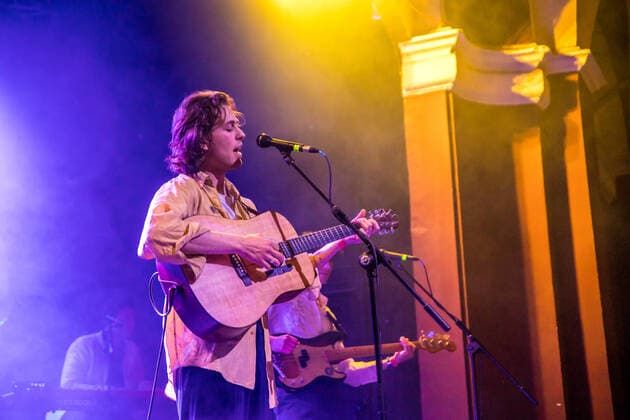 Unter großem Medieninteresse fand am 28.5.2021 das erste Indoor Konzert Deutschlands im Jahr 2021 statt - nach sieben Monaten Pause. Auf Grund der niedrigen Inzidenz Entschied sich der Felsenkeller Leipzig den italienischen Sänger und Songwriter Fil Bo Riva (Filippo Bonamici) zu einem Konzert einzuladen. Das Konzert wurde eine Woche vorher angekündigt und die 330 Karten wurden über Pfingsten ausverkauft. Die Zuschauer mussten einen negativen Corona Test vorweisen und wurden an Tischen platziert. Die Show ist gleichzeitig Test für weitere Projekte.