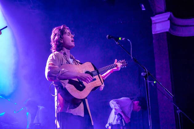 Unter großem Medieninteresse fand am 28.5.2021 das erste Indoor Konzert Deutschlands im Jahr 2021 statt - nach sieben Monaten Pause. Auf Grund der niedrigen Inzidenz Entschied sich der Felsenkeller Leipzig den italienischen Sänger und Songwriter Fil Bo Riva (Filippo Bonamici) zu einem Konzert einzuladen. Das Konzert wurde eine Woche vorher angekündigt und die 330 Karten wurden über Pfingsten ausverkauft. Die Zuschauer mussten einen negativen Corona Test vorweisen und wurden an Tischen platziert. Die Show ist gleichzeitig Test für weitere Projekte.