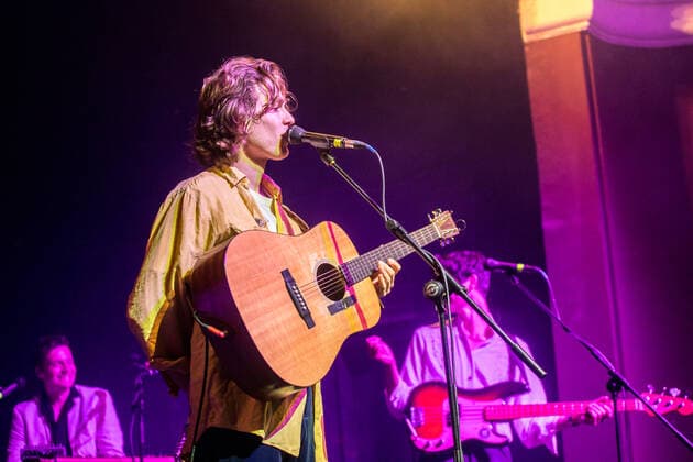 Unter großem Medieninteresse fand am 28.5.2021 das erste Indoor Konzert Deutschlands im Jahr 2021 statt - nach sieben Monaten Pause. Auf Grund der niedrigen Inzidenz Entschied sich der Felsenkeller Leipzig den italienischen Sänger und Songwriter Fil Bo Riva (Filippo Bonamici) zu einem Konzert einzuladen. Das Konzert wurde eine Woche vorher angekündigt und die 330 Karten wurden über Pfingsten ausverkauft. Die Zuschauer mussten einen negativen Corona Test vorweisen und wurden an Tischen platziert. Die Show ist gleichzeitig Test für weitere Projekte.