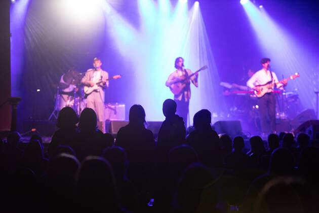 Unter großem Medieninteresse fand am 28.5.2021 das erste Indoor Konzert Deutschlands im Jahr 2021 statt - nach sieben Monaten Pause. Auf Grund der niedrigen Inzidenz Entschied sich der Felsenkeller Leipzig den italienischen Sänger und Songwriter Fil Bo Riva (Filippo Bonamici) zu einem Konzert einzuladen. Das Konzert wurde eine Woche vorher angekündigt und die 330 Karten wurden über Pfingsten ausverkauft. Die Zuschauer mussten einen negativen Corona Test vorweisen und wurden an Tischen platziert. Die Show ist gleichzeitig Test für weitere Projekte.