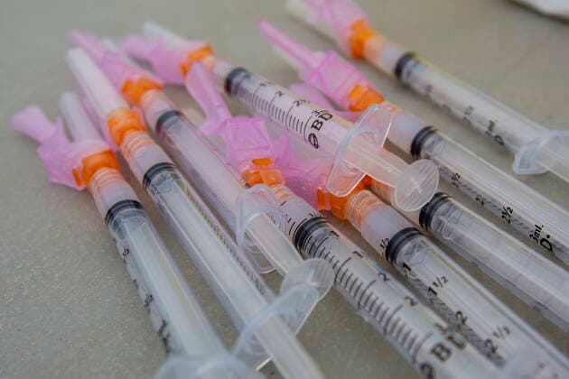 May 28, 2021, Kingston, Ontario, Canada: Several Moderna vaccine syringes lay on a table during a COVID-19 vaccine drive-thru clinic at Richardson Stadium in Kingston, Ont., on Friday, May 28, 2021. Kingston Canada  - ZUMAc35_ 20210528_zaf_c35_042 Copyright: xLarsxHagbergx