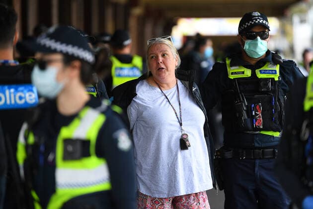 VICTORIA CORONAVIRUS COVID19, Police detain a protester at Flagstaff Gardens in Melbourne, Saturday, May 29, 2021. Anti-lockdown and anti vaccination protesters are demonstrating in defiance of Victorian health directives and mandatory stay-at-home orders following a 7 day lockdown. ( NO ARCHIVING, EDITORIAL USE ONLY, NO USE IN BOOKS WITHOUT CONSENT MELBOURNE VIC AUSTRALIA  Copyright: xJAMESxROSSx 20210529001545910350