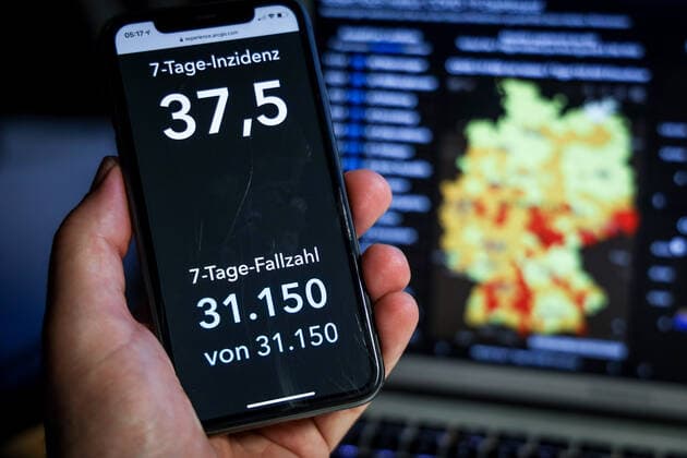 News Bilder des Tages Coronavirus in Deutschland - Covid-19-Dashboard des Robert Koch-Institut 29.05.2021: Robert Koch-Institut: 7-Tage-Inzidenz 37,5. 7-Tage-Fallzahl 31.150. COVID-19-Fälle 3.675.296. Zugang um 5.426 gegenüber dem Vortag. COVID-19-Todesfälle 88.350. Zugang um 163 gegenüber dem Vortag.