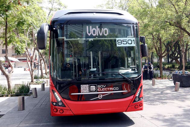 Mexico™s Metrobus During A Tour In Mexico City MEXICO CITY, MEXICO MAY 28: An electric bus from the automotive company Volvo Buses, 12 meters long and with a 330 kW booster, provides service on line 4 of Mexico City s Metrobus system. during a tour in downtown in Mexico City. On May 28, 2021 in Mexico City, Mexico. Copyright: xLuisxBarronx EYEPIXGROUP_LB_28052021_7884