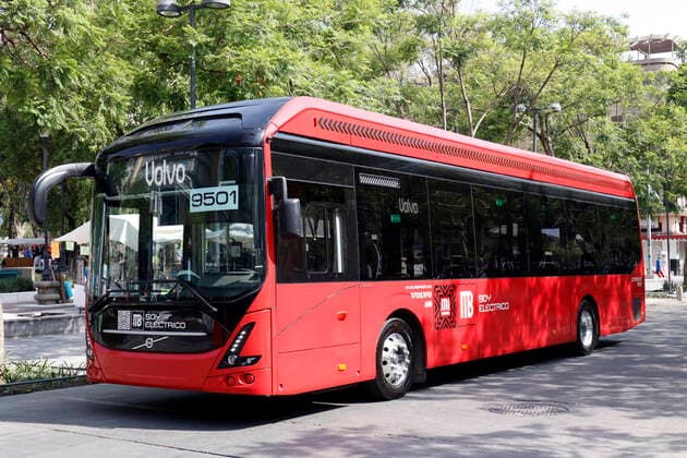 Environmental Politics Mexico An electric bus from the automotive company Volvo Buses, 12 meters long and with a 330 kW booster, provides service on line 4 of Mexico City s Metrobus system. during a tour in downtown in Mexico City. On May 28, 2021 in Mexico City, Mexico. Mexico City Mexico group-mexicosm210528_npW1p  Copyright: xEyepixx