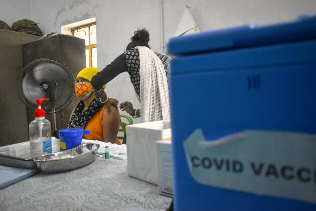 India: Covid-19 vaccination in Kolkata A woman receives a dose of Covishield (Covid-19 vaccine) inside a West Bengal state Health Vaccination centre in Kolkata. Kolkata West Bengal India Copyright: SudiptaxDas