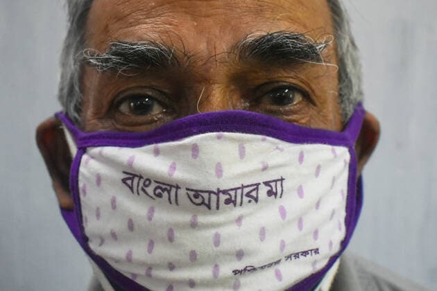 India: Covid-19 vaccination in Kolkata A man is wearing protective mask, waiting outside a Covid-19 vaccination centre during the Lockdown period in Kolkata. Kolkata West Bengal India Copyright: SudiptaxDas