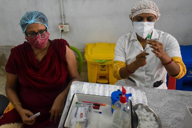 India: Covid-19 vaccination in Kolkata A Health worker prepares a dose of Covishield (Covid-19 vaccine) inside a West Bengal state Health Vaccination centre in Kolkata. Kolkata West Bengal India Copyright: SudiptaxDas