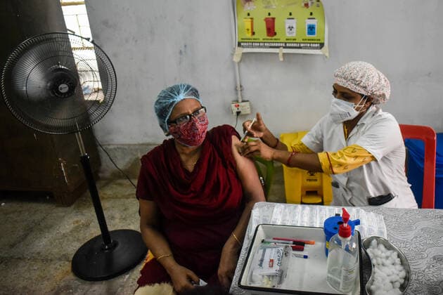 India: Covid-19 vaccination in Kolkata A woman receives a dose of Covishield (Covid-19 vaccine) inside a West Bengal state Health Vaccination centre in Kolkata. Kolkata West Bengal India Copyright: SudiptaxDas