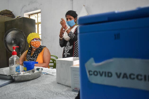 India: Covid-19 vaccination in Kolkata A Health worker prepares a dose of Covishield (Covid-19 vaccine) inside a West Bengal state Health Vaccination centre in Kolkata. Kolkata West Bengal India Copyright: SudiptaxDas