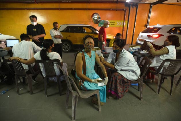 NOIDA, INDIA - MAY 28: A medic administers a dose of Covid-19 vaccine to a beneficiary at a drive-through vaccination site at GIP Mall, Sector 38A, on May 28, 2021 in Noida, India. (Photo by Sunil Ghosh Hindustan Times) COVID-19 Vaccination Drive