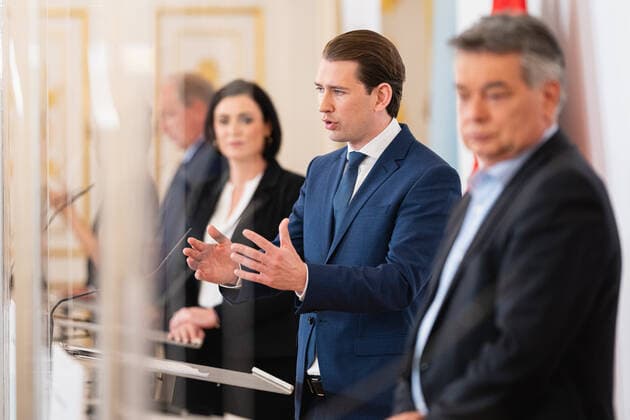 Wien 28.05.2021, Bundeskanzleramt, Wien, AUT, Bundesregierung, Pressekonferenz nach Beratungen der Bundesregierung mit Experten und den Landeshauptleuten zu Corona-Massnahmen und den geplanten Oeffnungsschritten, im Bild v. l. Oswald Wagner (MedUni Wien), Elisabeth Koestinger (OeVP), Sebastian Kurz (OeVP), Werner Kogler (Gruene) during a press conference after a meeting of the federal government with experts and state governors on corona measures and the planned opening steps at the federal chancellery in Vienna, Austria on 2021 05 28.