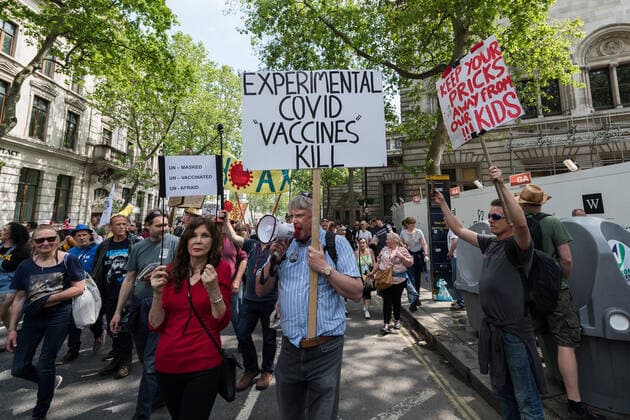 Anti-Lockdown Protest In London LONDON, UNITED KINGDOM - MAY 29, 2021: Thousands of demonstrators march through central London in a protest against the restrictions and legislations imposed by the Government to control the spread of coronavirus, lockdowns, mandatory face masks, vaccines and vaccine passports, on 29 May, 2021 in London, England. London Greater London United Kingdom szymanowicz-antilock210529_npAoE  Copyright: xWIktorxSzymanowiczx
