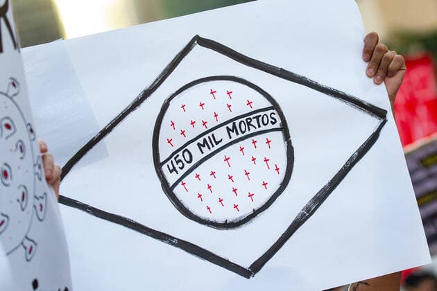 May 29, 2021, Sao Paulo, Sao Paulo, Brazil: Demonstration against President Bolsonaro, organized by leftist groups and popular movements, on Avenida Paulista, in Sao Paulo, this Saturday (29). Protesters displayed posters demanding vaccinations for all, emergency aid and the President s departure. Sao Paulo Brazil - ZUMAl146 20210529_zaf_l146_006 Copyright: xPauloxLopesx