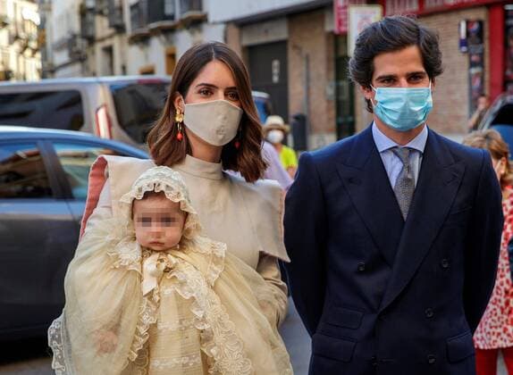 Fernando Fitz-James Stuart (R) and Sofia Palazuelo, Dukes of Huescar, pose for the media upon their arrival at the San Román Parish Church in Seville, southern Spain, where their daughter Rosario Fitz-James Stuart, great-granddaughter of the Duchess of Alba, was baptized on 29 May 2021. Rosario Fitz-James Stuart s baptism !ACHTUNG: NUR REDAKTIONELLE NUTZUNG!  Copyright: xJulioxMunozx GRAF9431 20210530-637579617429517634