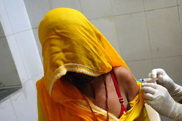 Virus Outbreak India Indian Health Worker Inoculates People With A Dose Of The Covid-19 Coronavirus Vaccine At A Vaccination Centre In Pushkar, Rajasthan, India On 30 May 2021. Pushkar Rajasthan India sharma-notitle210530_np6ml  Copyright: xHimanshuxSharmax