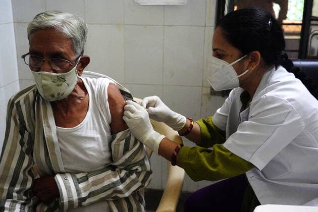 Virus Outbreak India Indian Health Worker Inoculates People With A Dose Of The Covid-19 Coronavirus Vaccine At A Vaccination Centre In Pushkar, Rajasthan, India On 30 May 2021. Pushkar Rajasthan India sharma-notitle210530_nppUR  Copyright: xHimanshuxSharmax
