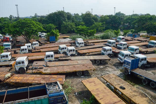 COVID-19 Lockdown In Kolkata Rows of parked truck is seen at an industrial area , during COVID-19 lockdown in Kolkata , India , on 30 May 2021 .West Bengal government has extended COVID-19 lockdown restrictions in the state till June 15 , to curb the spread of COVID-19 in the state . West Bengal has recorded over 11,000 cases yesterday , with India recording over 1.6 Lakh cases , its lowest daily cases record in 2 months according to Indian media report . Kolkata India chatterjee-notitle210530_nptR2  Copyright: xDebarchanxChatterjeex