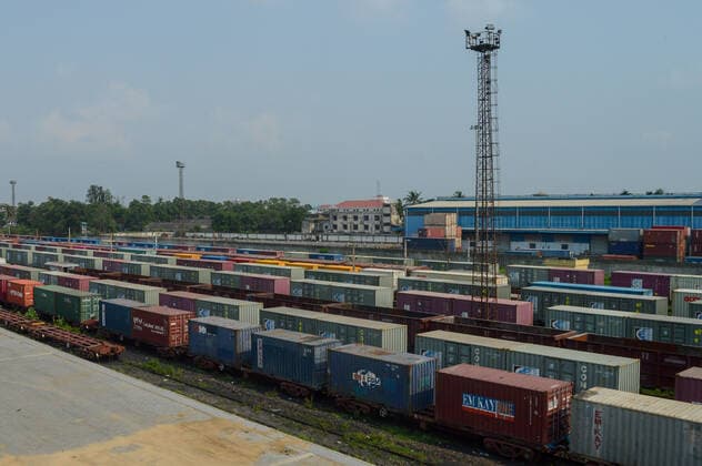 COVID-19 Lockdown In Kolkata Parked rows of railway containers at a railway yard during COVID-19 lockdown in Kolkata , India , on 30 May 2021 . West Bengal government has extended COVID-19 lockdown restrictions in the state till June 15 , to curb the spread of COVID-19 in the state . West Bengal has recorded over 11,000 cases yesterday , with India recording over 1.6 Lakh cases , its lowest daily cases record in 2 months according to Indian media report . Kolkata India chatterjee-notitle210530_npV9j  Copyright: xDebarchanxChatterjeex