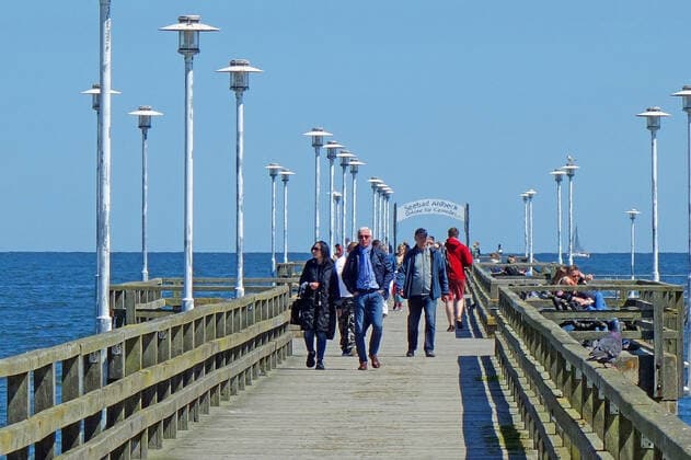So langsam kehrt Normalität auf Usedom ein. Tagesgäste und Urlauber aus Mecklenburg-Vorpommern genießen die Freiheit. Hoteliers und Gaststätten sind bereit auf den großen Ansturm am 4. Juni, wenn Urlauber aus anderen Bundesländern kommen können. 30.05.2021 in Ahlbeck (Coronavirus)