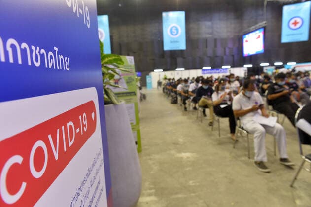 (210531) -- BANGKOK, May 31, 2021 -- Citizens wait to receive the COVID-19 vaccines developed by Chinese pharmaceutical company Sinovac in Bangkok, Thailand, May 31, 2021. Thai capital Bangkok announced Monday to ease some COVID-19 bans on venues such as museums, parks and massage parlors despite continued surge in new infections. ) THAILAND-BANGKOK-COVID-19-VACCINATION RachenxSageamsak 