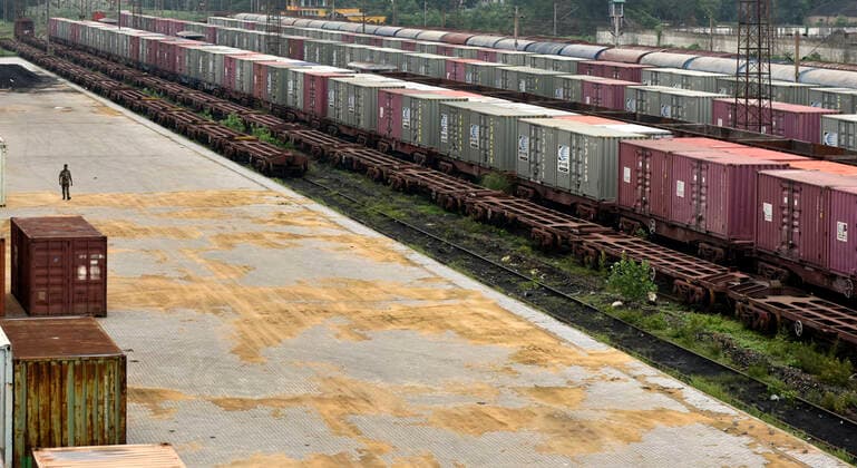 Coronavirus Emergency In Kolkata A security guard walks past the stack of cargo containers amid coronavirus emergency in Kolkata, India, 31 May, 2021. Kolkata India aditya-notitle210531_npjdY  Copyright: xIndranilxAdityax