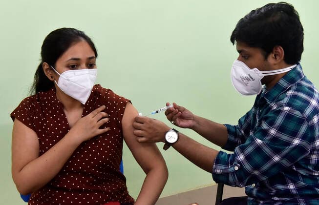 Coronavirus Emergency In Kolkata A woman takes a Covishield vaccine inside a government health centre amid coronavirus emergency in Kolkata, India, 31 May, 2021. Kolkata India aditya-notitle210531_npOIM  Copyright: xIndranilxAdityax