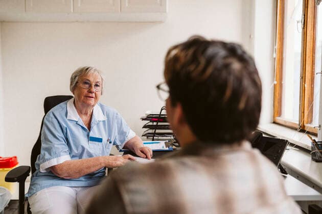 Senior female doctor consulting male patient at medical clinic Sweden, Stockholm, model released, property released Copyright: xMaskotx , MA86700
