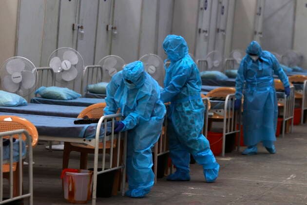 May 31, 2021, Chennai, Tamil Nadu, India: Health workers make the bed arrangement at a temporary isolation centre built in Chennai Trade Centre for the Covid-19 coronavirus patients in Chennai. Chennai India  - ZUMA CEN 20210531_mda_l172_181 Copyright: xSrixLoganathanx
