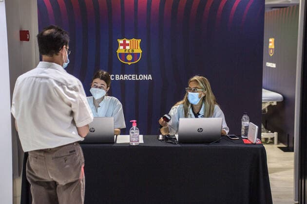 May 31, 2021, Barcelona, Catalonia, Spain: A health worker seen guiding a man after taking vaccine dose..To accelerate the vaccination of COVID-19, the Futbol Club Barcelona has offered a space in the club s stadium, Camp Nou, for the Catalan Health Department to expand the mass immunization points. Barcelona Spain - ZUMAs197 20210531_zaa_s197_078 Copyright: xThiagoxPrudenciox