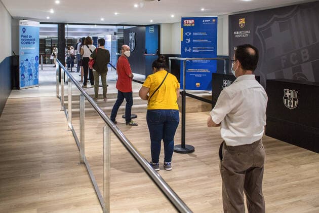 May 31, 2021, Barcelona, Catalonia, Spain: People are seen queuing to get vaccinated at Camp Nou.To accelerate the vaccination of COVID-19, the Futbol Club Barcelona has offered a space in the club s stadium, Camp Nou, for the Catalan Health Department to expand the mass immunization points. Barcelona Spain - ZUMAs197 20210531_zaa_s197_079 Copyright: xThiagoxPrudenciox