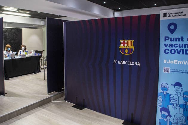 May 31, 2021, Barcelona, Catalonia, Spain: Health workers are seen preparing to vaccinate people at the Camp Nou..To accelerate the vaccination of COVID-19, the Futbol Club Barcelona has offered a space in the club s stadium, Camp Nou, for the Catalan Health Department to expand the mass immunization points. Barcelona Spain - ZUMAs197 20210531_zaa_s197_080 Copyright: xThiagoxPrudenciox