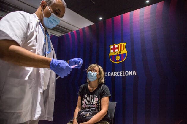 May 31, 2021, Barcelona, Catalonia, Spain: A healthcare worker administers a dose of covid-19 vaccine to a woman at the Camp Nou..To accelerate the vaccination of COVID-19, the Futbol Club Barcelona has offered a space in the club s stadium, Camp Nou, for the Catalan Health Department to expand the mass immunization points. Barcelona Spain - ZUMAs197 20210531_zaa_s197_086 Copyright: xThiagoxPrudenciox
