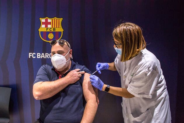 May 31, 2021, Barcelona, Catalonia, Spain: A healthcare worker administers a dose of covid-19 vaccine to a woman at the Camp Nou..To accelerate the vaccination of COVID-19, the Futbol Club Barcelona has offered a space in the club s stadium, Camp Nou, for the Catalan Health Department to expand the mass immunization points. Barcelona Spain - ZUMAs197 20210531_zaa_s197_089 Copyright: xThiagoxPrudenciox