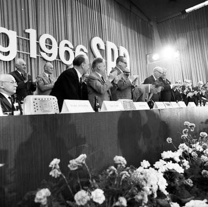 SPD-Parteitag in Dortmund 1966 DEU, Deutschland, Dortmund: Der Parteitag der SPD vom 1.-5-6.1966 in der Dortmund Westfalenhalle. DEU, Germany, Dortmund: The Party Congress of the SPD from 1-5.6.1966 in the Dortmund Westfalenhalle. NRW *** SPD Party Congress in Dortmund 1966 DEU, Germany, Dortmund The Party Congress of the SPD from 1 5 6 1966 in the Dortmund Westfalenhalle DEU, Germany, Dortmund The Party Congress of the SPD from 1 5 6 1966 in the Dortmund Westfalenhalle NRW