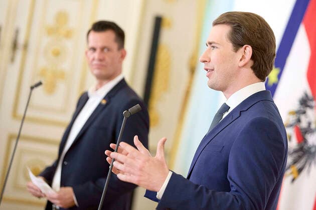 News Themen der Woche KW22 News Bilder des Tages - Wien 31.05.2021 - Coroanavirus Krise - Heute fand im Bundeskanzleramt ein Pressegespräch zum Thema : Steigende Impfbereitschaft, statt. PHOTO: Bundeskanzler Sebastian Kurz (R ÖVP) und Gesundheitsminister Wolfgang Mückstein (L Grüne) während der Pressekonferenz Vienna (AUSTRIA) - Coroanavirus crisis - A press conference on the subject of increasing willingness to be vaccinated took place today in the Federal Chancellery. PK Kurz, Mückstein zu Impfbereitschaft