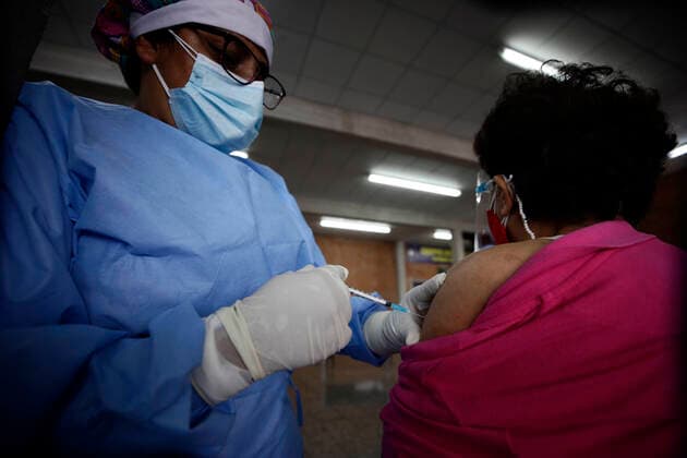 June 1, 2021 - Tegucigalpa , Honduras - Older adults were also vaccinated against the coronavirus. Tegucigalpa, Honduras. Hundreds of people who contribute to the (IHSS) Honduran Social Security Institute approach vaccination centers to receive the first dose of the Astrazeneca vaccine against covid-19, Honduras so far has 238,227 positive cases and 6,353 deaths. Tegucigalpa Honduras - ZUMAf149 20210601_int_f149_002 Copyright: xMiloxEspinozax