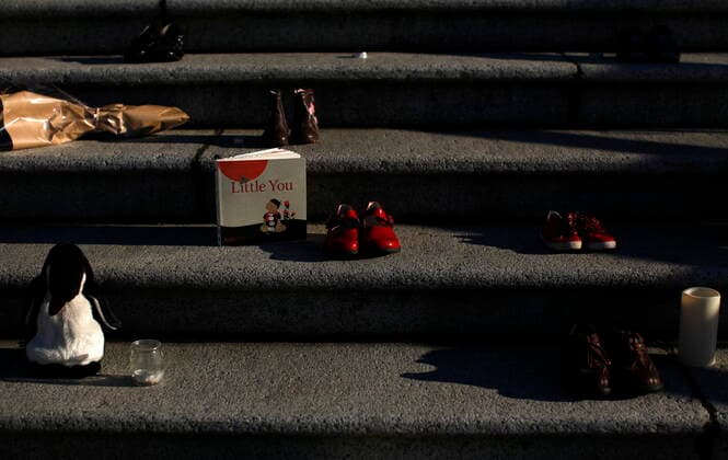 June 1, 2021, Victoria, BC, Canada: Shoes, teddy bears and messages are displayed on the steps outside the legislature in Victoria, Tuesday, June 1, 2021, in honour of the 215 residential school children whose remains have been discovered buried near the facility in Kamloops, B.C. Victoria Canada - ZUMAc35_ 20210601_zaf_c35_133 Copyright: xChadxHipolitox