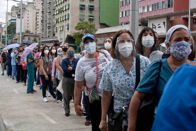 Covid-19 Mass Vaccination In Venezuela Persons arrives at Hotel Alba in Libertador municipality, to receive a Covid-19 dose during the Mass vaccination program, to immunize elderly population and health sector against covid-19 on June 1, 2021 in Caracas, Venezuela. Caracas Libertador Municipality Venezuela group-covid19m210601_npWAR  Copyright: xEyepixx