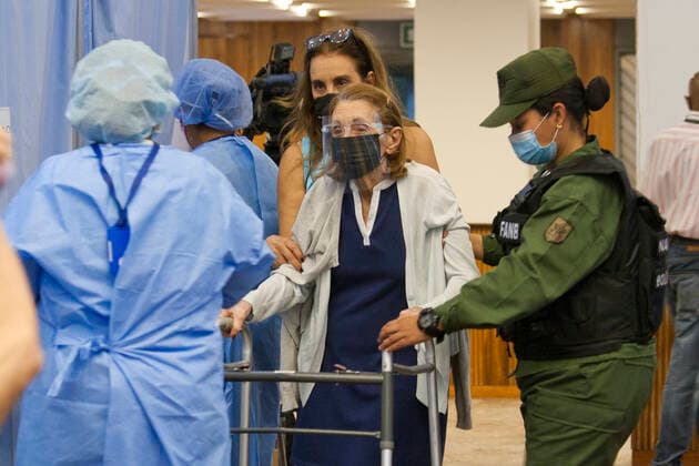 Covid-19 Mass Vaccination In Venezuela A military suppor a elderly to arrives at Hotel Alba in Libertador municipality, to receive a Covid-19 dose during the Mass vaccination program, to immunize elderly population and health sector against covid-19 on June 1, 2021 in Caracas, Venezuela. Caracas Libertador Municipality Venezuela group-covid19m210601_npIhS  Copyright: xEyepixx