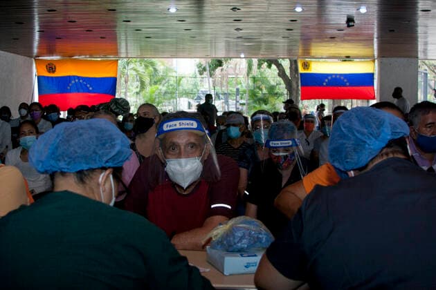 Covid-19 Mass Vaccination In Venezuela Persons arrives at Hotel Alba in Libertador municipality, to receive a Covid-19 dose during the Mass vaccination program, to immunize elderly population and health sector against covid-19 on June 1, 2021 in Caracas, Venezuela. Caracas Libertador Municipality Venezuela group-covid19m210601_npIJt  Copyright: xEyepixx