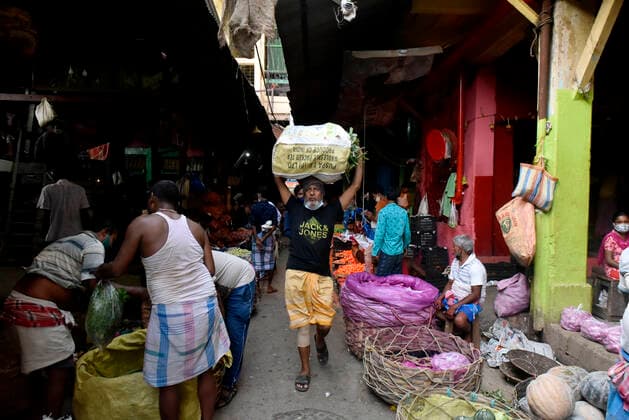 Coronavirus Emergency In Kolkata A wholesale vegetable market in Kolkata, India, 02 June, 2021. India is preparing a stimulus package for sectors worst affected by a deadly coronavirus wave, aiming to support an economy struggling with a slew of localized lockdowns, people familiar with the matter said. The finance ministry is working on proposals to bolster the tourism, aviation and hospitality industries, along with small and medium-sized companies according to an Indian media report. Kolkata West Bengal India aditya-notitle210602_npeDn  Copyright: xIndranilxAdityax